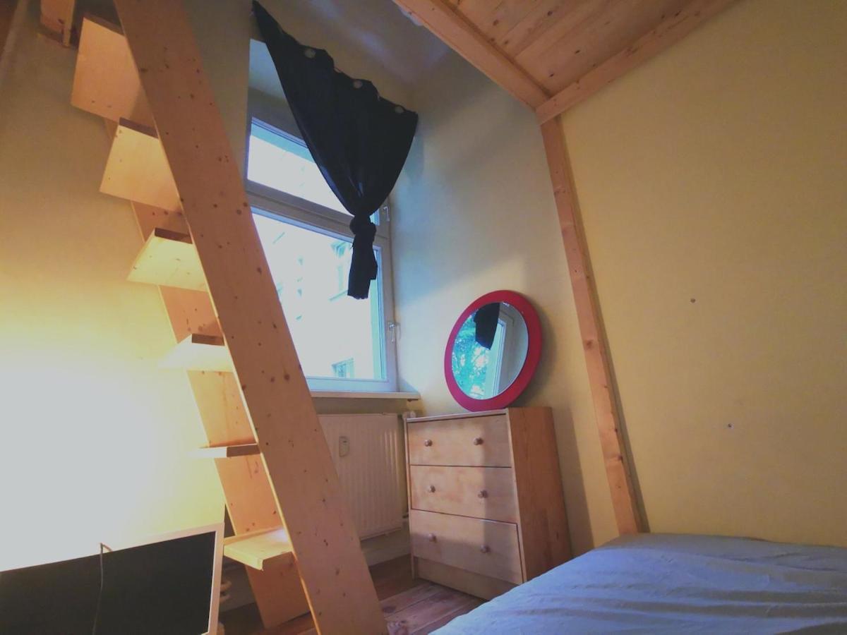 Typical Altbau In The Heart Of Wedding Apartment *