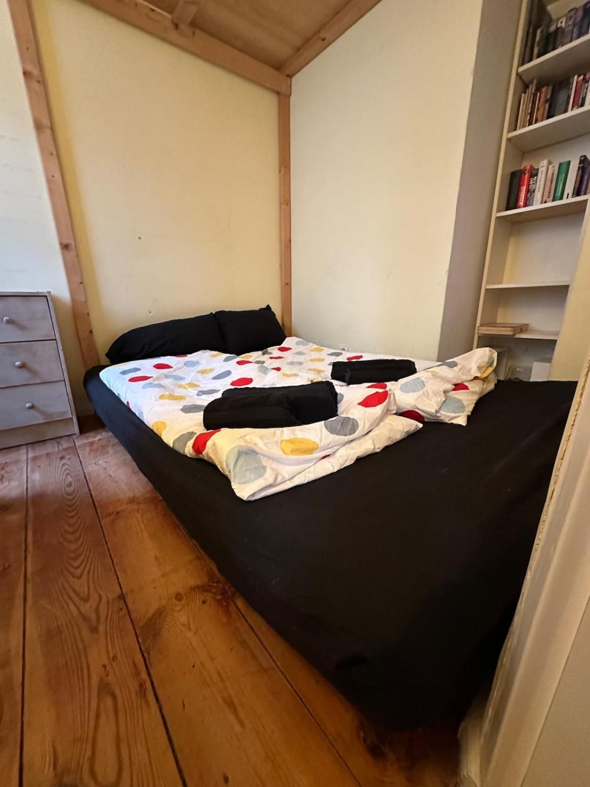 Typical Altbau In The Heart Of Wedding Apartment *